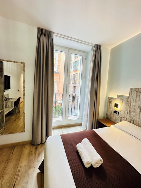 Deluxe Double Room | Down comforters, in-room safe, desk, soundproofing