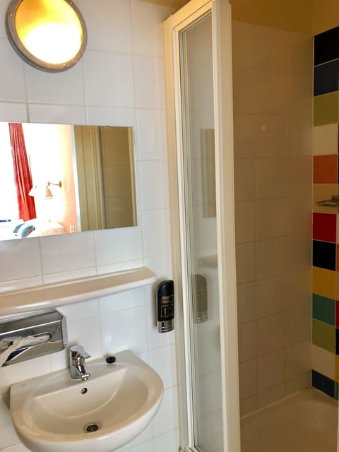 Family Triple Room | Bathroom | Shower, hair dryer, towels, soap