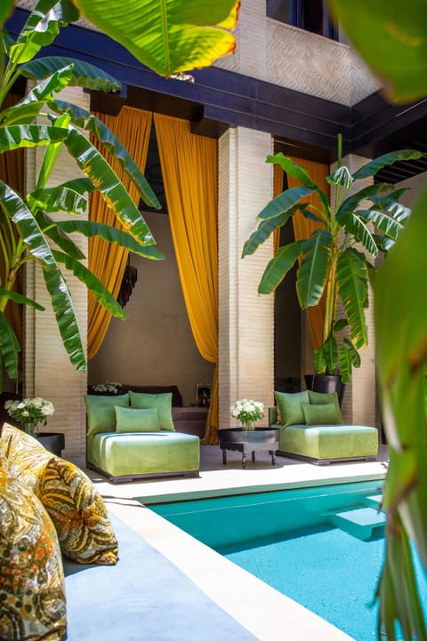 Poolside bar