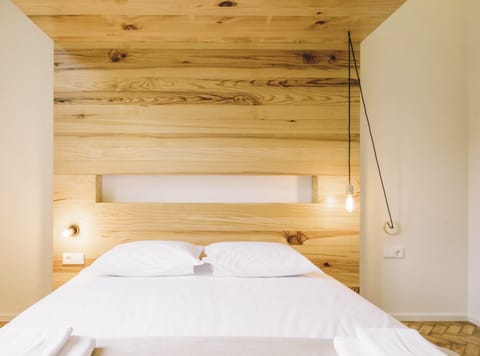 Apartment, 2 Bedrooms (Muralha Apartment) | Iron/ironing board, cribs/infant beds, free WiFi, bed sheets