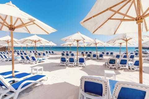 Private beach, beach towels