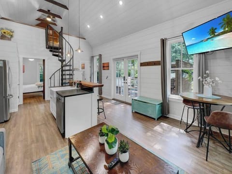 Living area and Full kitchen.
