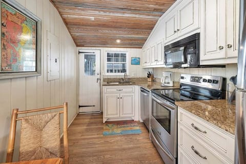 416 Union - Mermaid Compound