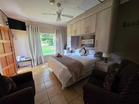 Basic Double Room | Premium bedding, laptop workspace, soundproofing, iron/ironing board