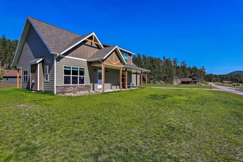 Hill City Vacation Rental | 4BR | 3.5BA | 2,400 Sq Ft | Stairs to Access