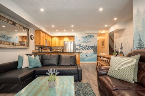 Welcome to 37 Valhalla! Where comfort and mountain charm await.