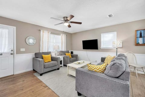423 Arnold - Sea Turtle Compound - Living Space