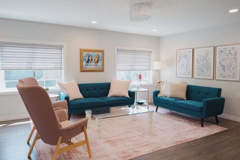 Welcome to the Upper Deck situated conveniently across from Bay Beach entrance!