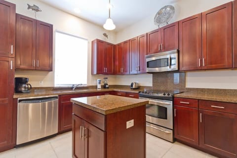 South Padre Island is home to great seafood, Tex-Mex, and BBQ flavors, but you can always cook at home, too! Our fully equipped kitchen is perfect for whipping up your favorites.
