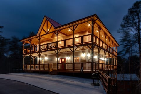 Luxury 3900 sqft cabin with wrap around decks.