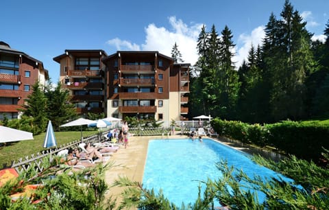 Lovely pool and breathtaking nature!