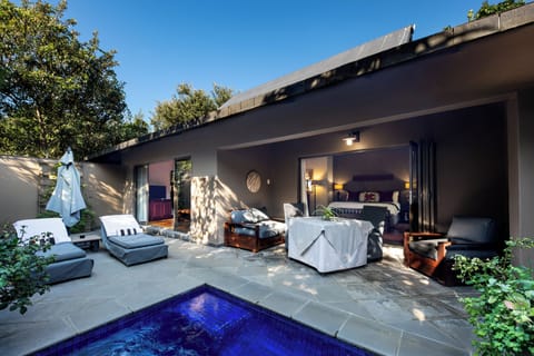 Prana Suite | Living area | Flat-screen TV, fireplace, DVD player