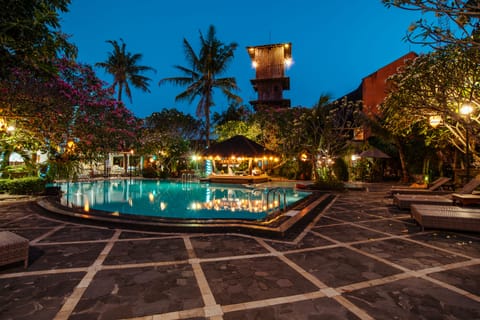 Outdoor pool, sun loungers