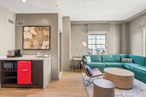 Premium bedding, in-room safe, desk, laptop workspace