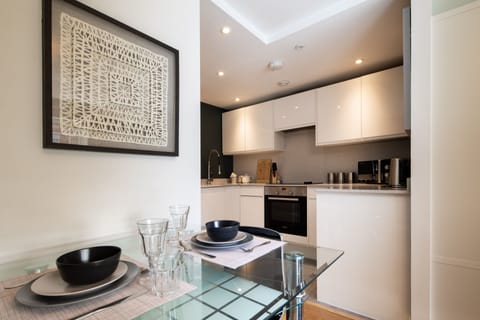 Studio (6) | In-room dining