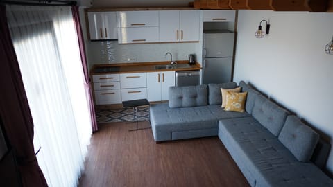 Deluxe Duplex | Minibar, desk, soundproofing, iron/ironing board