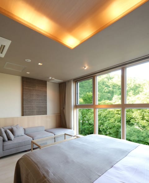 King Room with Garden View, Smoking | Down comforters, minibar, individually decorated, individually furnished
