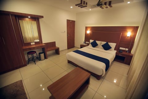 Standard Double Room | Down comforters, pillowtop beds, desk, rollaway beds
