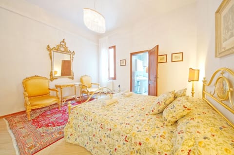 Apartment | Desk, iron/ironing board, free WiFi, bed sheets