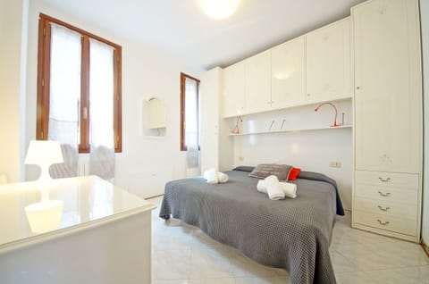 Apartment, 1 Bedroom | 1 bedroom, individually furnished, desk, laptop workspace