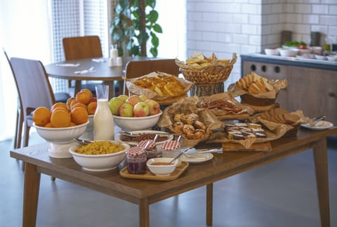 Daily buffet breakfast for a fee