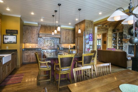 MAIN KITCHEN (WE HAVE TWO FULL KITCHENS).
