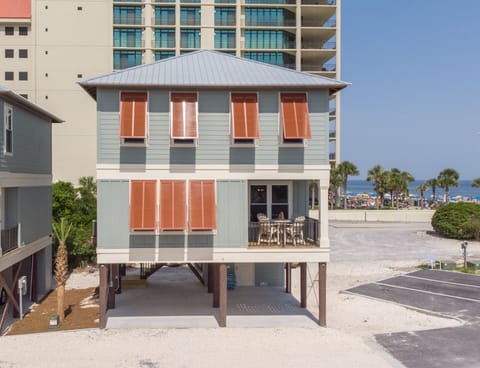 Sea Salt Cottage
Comfy deck with beach views!