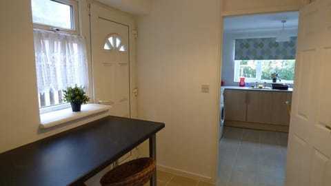 Comfort House, 3 Bedrooms (Sleeps 9) | 4 bedrooms, iron/ironing board, free WiFi, bed sheets