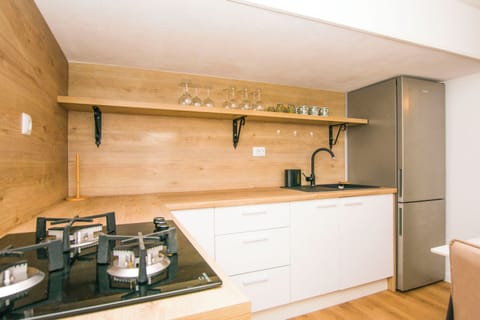 House | Private kitchen | Fridge, stovetop, cookware/dishes/utensils, freezer