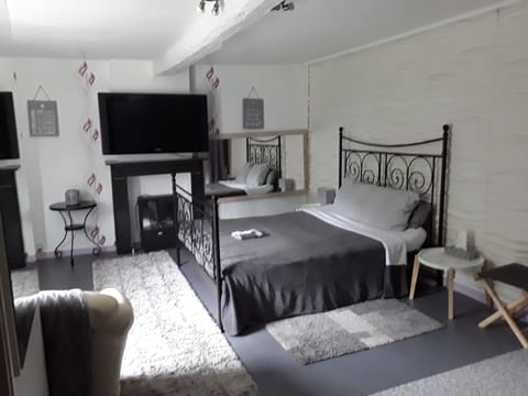 Double Room | Individually decorated, individually furnished, rollaway beds, free WiFi