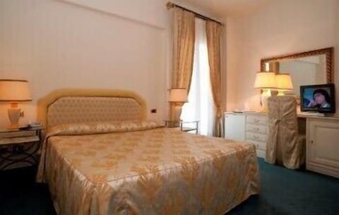 Minibar, in-room safe, desk, soundproofing