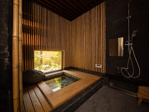 Private Vacation Home, ORI | Bathroom | Separate tub and shower, free toiletries, hair dryer, slippers