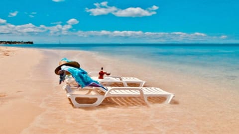 JAMES BAY BEACHFRONT