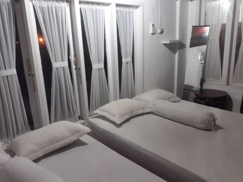 Balcony Room | Free WiFi