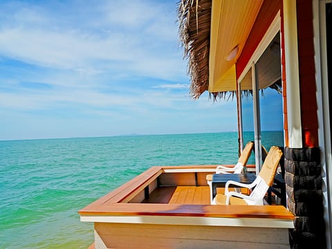 On Beach Premium Bungalow | Balcony