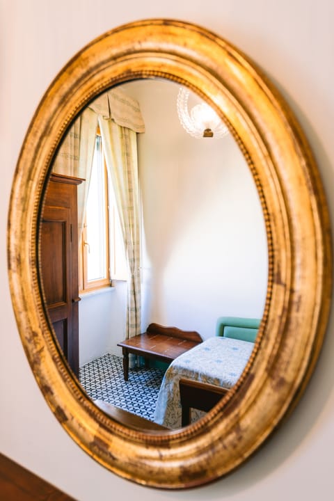 Single Room | In-room safe, desk, laptop workspace, blackout drapes