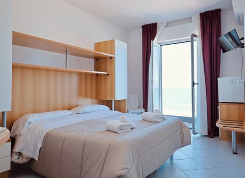 Double Room | Minibar, desk, soundproofing, free WiFi