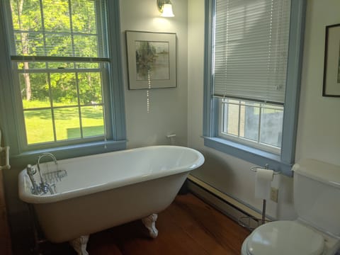 Superior Suite | Bathroom | Free toiletries, hair dryer, bathrobes, towels