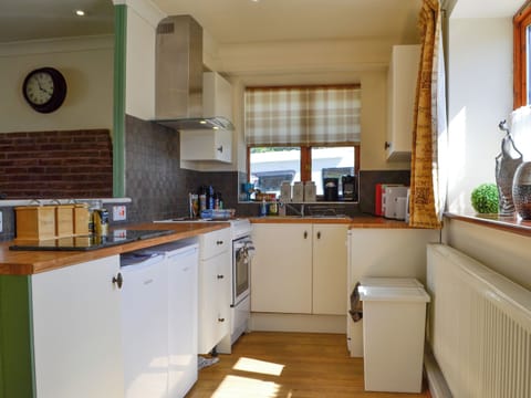 Open plan living space | Ty Cregyn - Penrhiw Pistyll Cottages, New Quay
