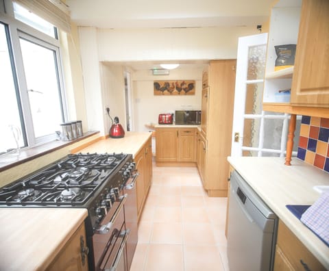 Fully equipped kitchen.