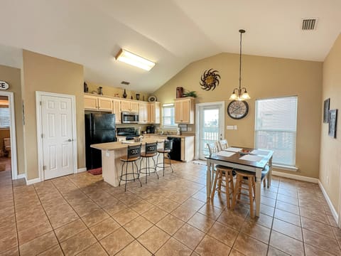 Kitchen / Dinning Area 