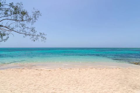 Beach nearby, white sand, beach towels