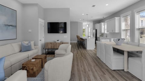 Sweet Retreat - Open living area