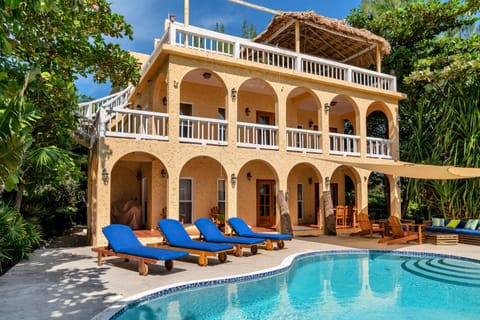 Villa Incommunicada - gorgeous beachfront villa