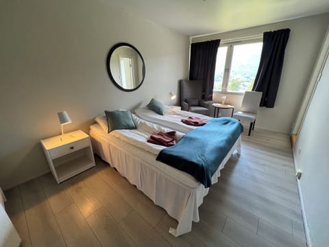 Basic Double Room | Pillowtop beds, bed sheets