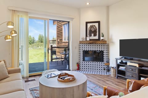Living room with Fireplace