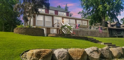 Beautiful Cabin Lake Home!  On Briggs chain of lakes.  