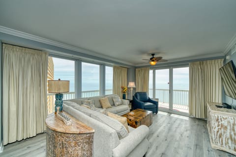 Beautiful living area with Gulf views and 70" LED TV