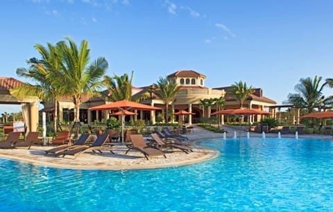 Villa Rilassare pool, clubhouse, spa, tennis, bocce, restaurant and bar