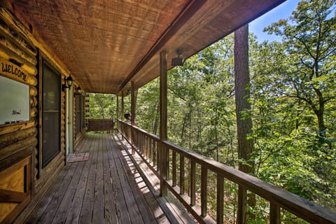 Eureka Springs Vacation Rental | Studio | 1BA | 720 Sq Ft | Stairs Required